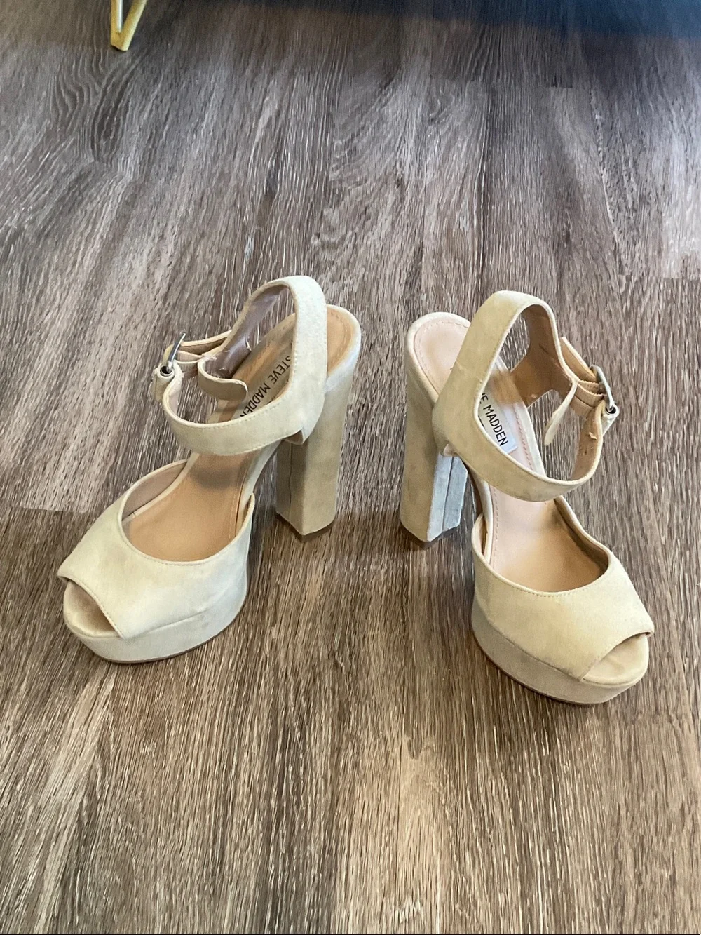 Steve Madden Neutral Beige Suede Platform Peep-Toe Sandals